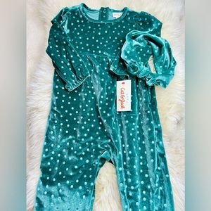 Brand New! Toddler girl green romper with matching headband. Size 18 months.